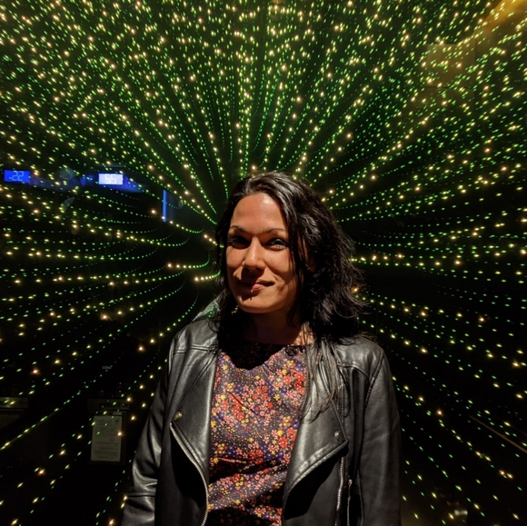 Meet your Posher! - Picture 2 of 4